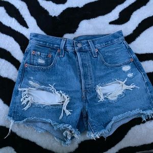 womens denim levi’s shorts
